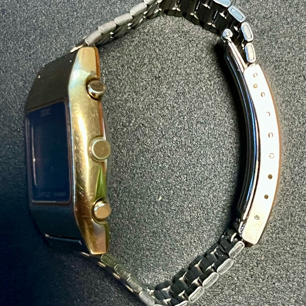 Vintage 1978 Seiko Gold and Silver Quartz LC - Picture 7 of 11